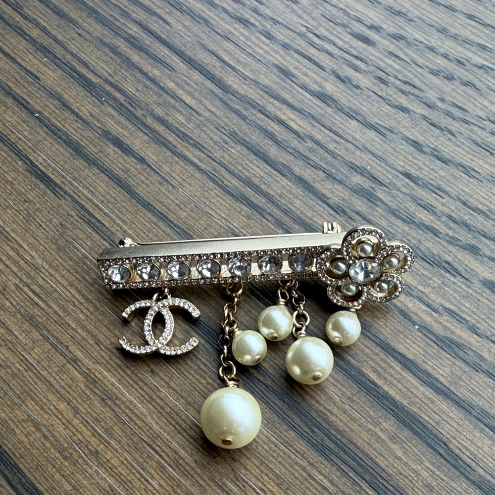 Gold and Cream Pearl Brooch